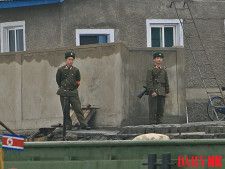 「戦争になったら最初に撃つ」ロシア在住の北朝鮮男性たちの告白