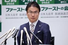 4月8日の会見で東京15区の補欠選挙への立候補を表明した乙武洋匡氏