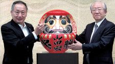 山田議員（左）と「日歯連」の高橋前会長（2022年7月の日歯連盟広報より）