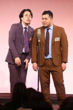令和ロマンの高比良くるま（左）と松井ケムリ