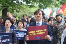 愛車はスバル・レガシィアウトバック…反日でも日本製を愛用する韓国の左翼野党議員たち