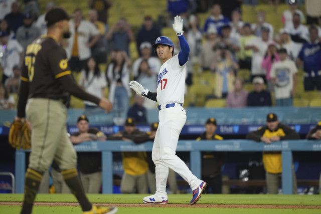 大谷翔平も乱闘騒ぎでベンチ飛び出す　死球巡り大荒れのライバル対決　両監督は退場処分に