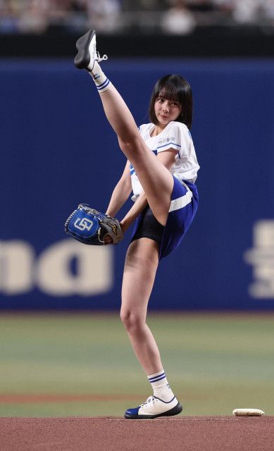 「すごい身体能力」人気沸騰の美人雀士、美脚高々な豪快脚上げ投球にＳＮＳ反響「自分の魅せ方わかってるな」「遠くでみてもスタイル良すぎ」