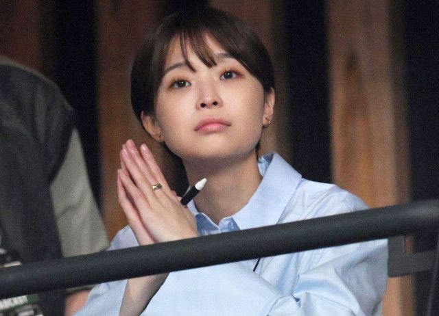 バ、バイーン！ベールを脱いだ渡邊渚アナがすごすぎた→水着姿にネット騒然、今年２度目の表紙抜てき
