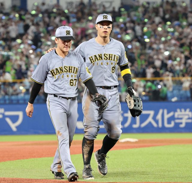 阪神　最下位・ヤクルトに痛恨のサヨナラ負け　高寺の適時失策でまさかのゲームセット　村上がまさかの１イニング２被弾