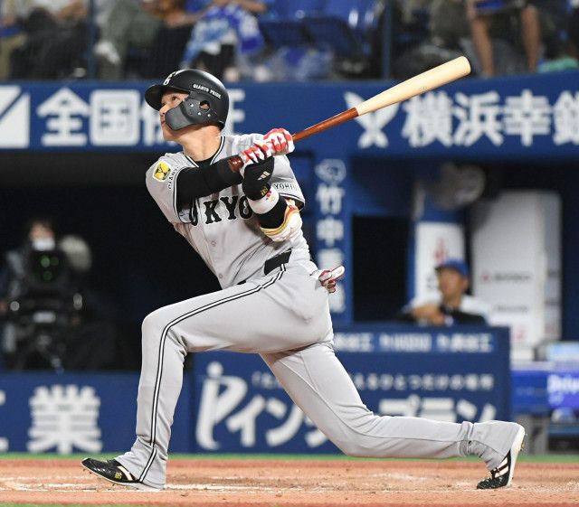 巨人　４番の坂本勇人　自身もびっくりの勝ち越し弾！１１回に左翼席へ　三浦監督のリクエストも判定変わらず