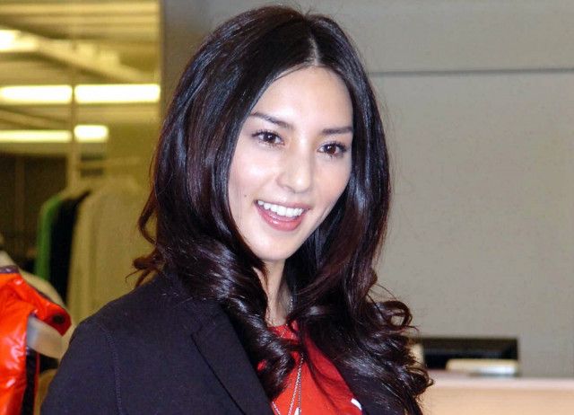夫は元プロ野球スター選手　モデルの相沢紗世が誕生日に夫婦２ショ　「最幸な一日」ビールで乾杯
