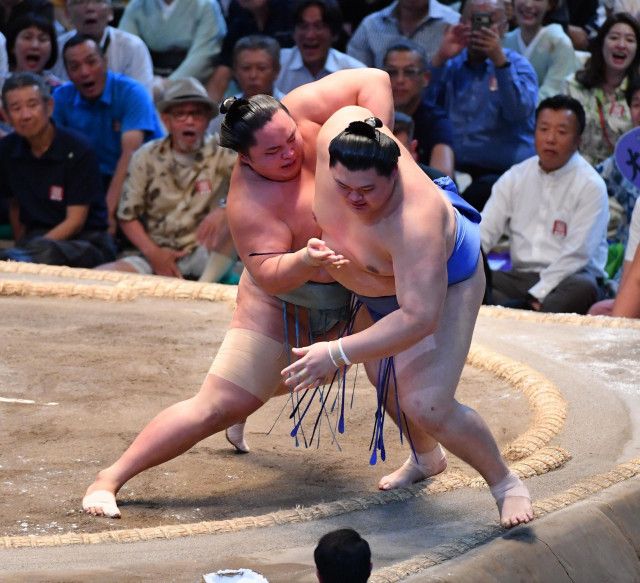 横綱大の里が４敗目　琴勝峰に金星配給、新横綱ワースト４個目　琴勝峰は安青錦と２敗でトップ守る　３敗に熱海富士と草野