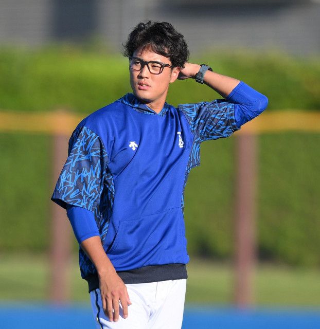 ＤｅＮＡ　新加入の藤浪晋太郎が印象激変　ウォームアップ中に見せた黒縁メガネ姿　初実戦で好投「メンタル面でも上出来」