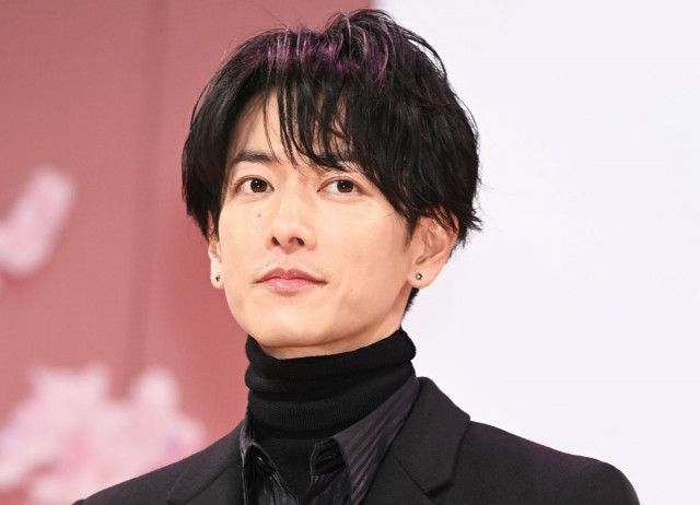 佐藤健　互いの「ファンクラブ」に入り合う人気俳優を明かす　一緒にアキバのメイドカフェに行く仲