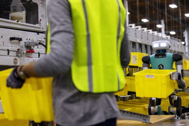 米アマゾンの物流拠点で75万台が稼働!　人型ロボットは労災を食い止められるか?