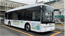 コープデリ　従業員送迎用の大型電気バスを初導入、4月15日運行開始