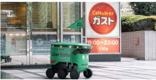 「ガスト日本橋店」で導入されたUber Eatsのデリバリーロボット