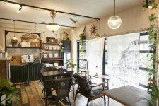SF作家ジュール・ヴェルヌのように、コーヒーとの時間を大切にする空間を提供する高円寺の名店。
