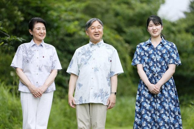 愛子さまは3年前の「パッチワークワンピ」を大切に　天皇陛下の「かりゆし」姿に「うちのお父さんと同じ！」の声　