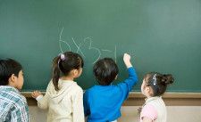 東京で学童保育の待機児童数が多い区市町村は？　「民間学童」が増え放課後の子どもの居場所も多様化
