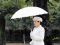 皇后雅子さまを「守った」美しいベージュの雨傘　陛下は修理を重ねた傘をご愛用　雨の明治神宮で見えた横顔