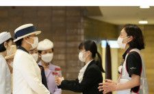 皇后雅子さまは、ガザ地区で過酷な医療技術支援を続けた川瀬佐知子さんの話に何度も深くうなずいた=2024年5月15日、東京都渋谷区の明治神宮会館、JMPA