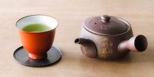 新茶の季節におすすめ！　「カカオ煎茶」などユニークな商品も揃う大分県の老舗茶店〈丹羽茶舗〉