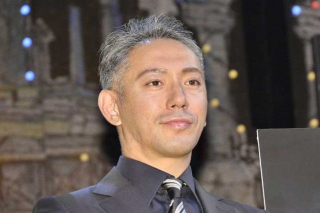 市川團十郎、長女が亡き母・小林麻央さんのコートを着用 後ろ姿が「麻央さんの生き証」(ENCOUNT) - goo ニュース