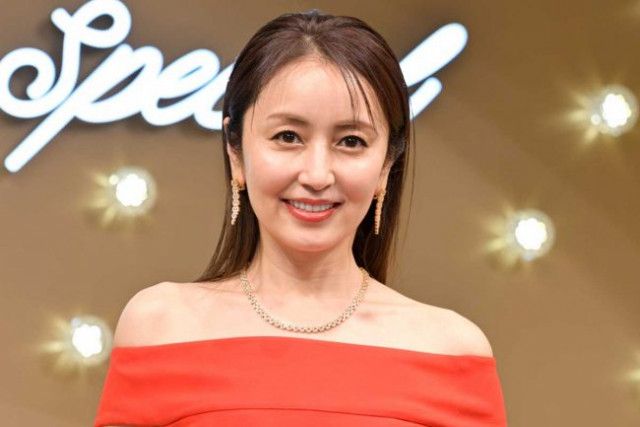 46歳女優、ミニスカのギャル姿披露「綺麗すぎてすごい」　矢田亜希子に視聴者衝撃「足出しても違和感ない」