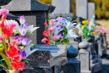 X JAPAN・hideさんの命日前に…お墓参りマナーについて注意喚起　墓石への酒かけ、タバコのお供え禁止