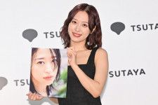 モー娘。小田さくら、最新写真集で自慢の“美脚”披露 変化も実感「脚が伸びた気がします！」(ENCOUNT) - goo ニュース