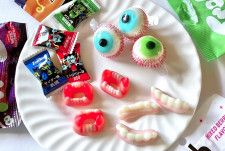 【カルディ】目玉や牙が！子ども喜ぶハロウィンの「キモかわ」お菓子4選