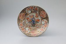 色絵花盆文大皿（パレスナンバー入り旧アウグスト強王コレクション）肥前 有田　1700〜1730年代