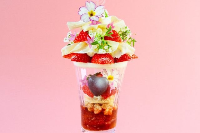 「恋みのりいちごパフェ」苺＆ホワイトチョコの“まるで花びら”豪華パフェ、ウェスティンホテル大阪で