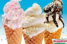 クリスピー・クリーム・ドーナツ「オリジナル・グレーズド」がソフトクリームに、チョコやラスクを飾って