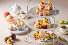 東京ドームホテル“桃×パッションフルーツ”のアフタヌーンティー、黄桃ショートケーキやヴェリーヌ