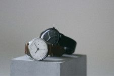 腕時計ブランド「さざれ」ブッテーロレザーストラップ×クラシックなシリアル番号入りウォッチ