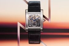 カルティエ腕時計「タンク ノルマル」23年新作、24時間表示の“太陽＆三日月”スケルトンモデル