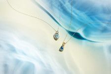 4℃23年夏ジュエリー“海の輝き”を纏うオーシャンカットのブルートパーズ、ネックレス＆イヤーカフで