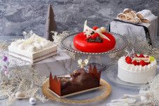 ホテル インターコンチネンタル 東京ベイの23年クリスマスケーキ、銀世界なティラミス風ケーキなど