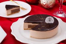 八天堂23年クリスマスケーキ、クーベルチュール×オリジナルショコラの“3層”贅沢チョコケーキ