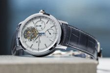 ヴァシュロン・コンスタンタンの24年新作腕時計、プラチナ＆“ダークブルー”アリゲーターレザーの調和