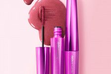 デジャヴュ人気マスカラ「塗るつけまつげ」初のメタリックカラー、“シルバー輝く”ピンクの24年秋限定色