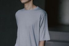 バトナー“上品な佇まい”ウールTシャツ、レショップ限定で - ブラック＆グレーの2色展開