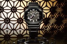 G-SHOCKの最上級腕時計「MR-G」24年新作、“木組”着想の幾何学模様ダイヤル