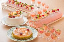 “桃”が主役のデザートブッフェが横浜ベイホテル東急で、果肉入り桃色ロールケーキやグラススイーツ