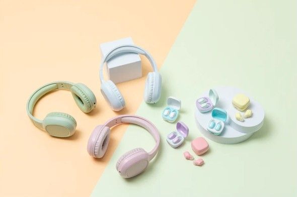 【ダイソー×TGC】話題のコラボ商品「ワイヤレスイヤフォン」を使ってみた　2色のパステルカラーがかわいい！
