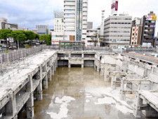 解体工事が進むＪＲ福島駅東口再開発エリア＝２５日、福島市
