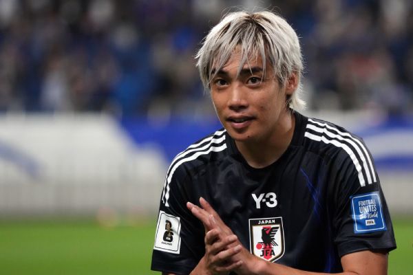 【楽天最安値に挑戦】 サッカー日本代表FW伊東純也、復帰戦で1G2Aの大活躍！得点後 記念グッズ