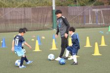 興味と探求心を育む松井大輔の指導「個人戦術を身につけることができれば…」横浜FCスクール初指導で子どもたちに伝えたこと