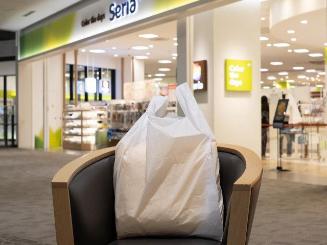 110円に大感謝、、！【セリア】お値段以上に使えそう♡「激かわキャラポーチ」