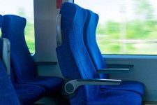 バス旅行中、座っていると「ここは私の席よ！どいて！」「えっ」【怒鳴ってくる女性客】だったけど、、、？