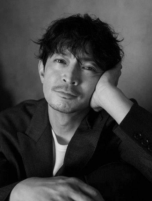 『あんぱん』のぶと嵩の上司役・津田健次郎「24歳で声優デビューもカツカツの生活でバイトを転々。『テニスの王子様』でブレイク後も怖くてバイトを辞められず…」