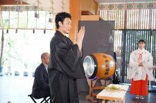 東京・神楽坂の赤城神社で、映画『碁盤斬り』のヒット祈願が行われた。写真は主演の草なぎ剛さん